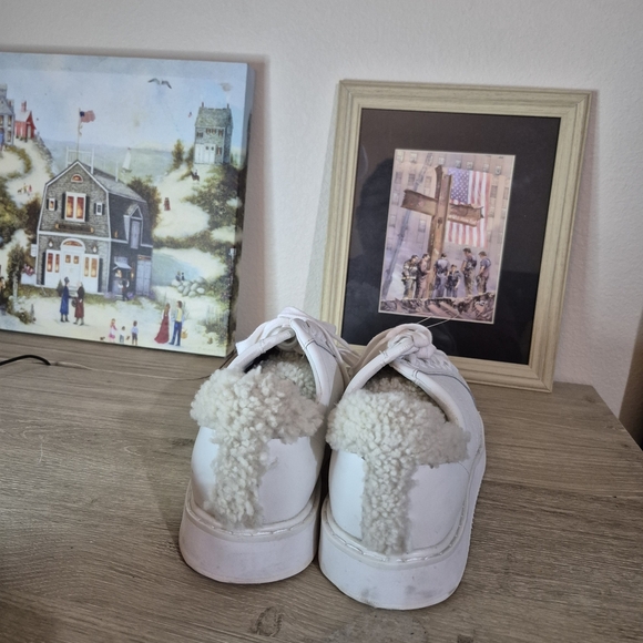 Ralph Lauren White Sneakers with Cozy Lining - Picture 2 of 6